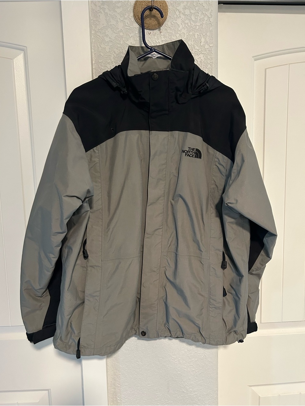 The North Face Windbreaker Jacket L